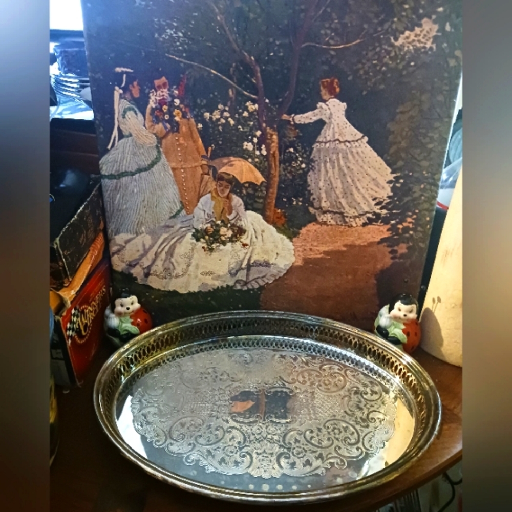 🍇Oval Silver plated Tray with Raised rim Etched Sheffield Co.Awesome Vintage!